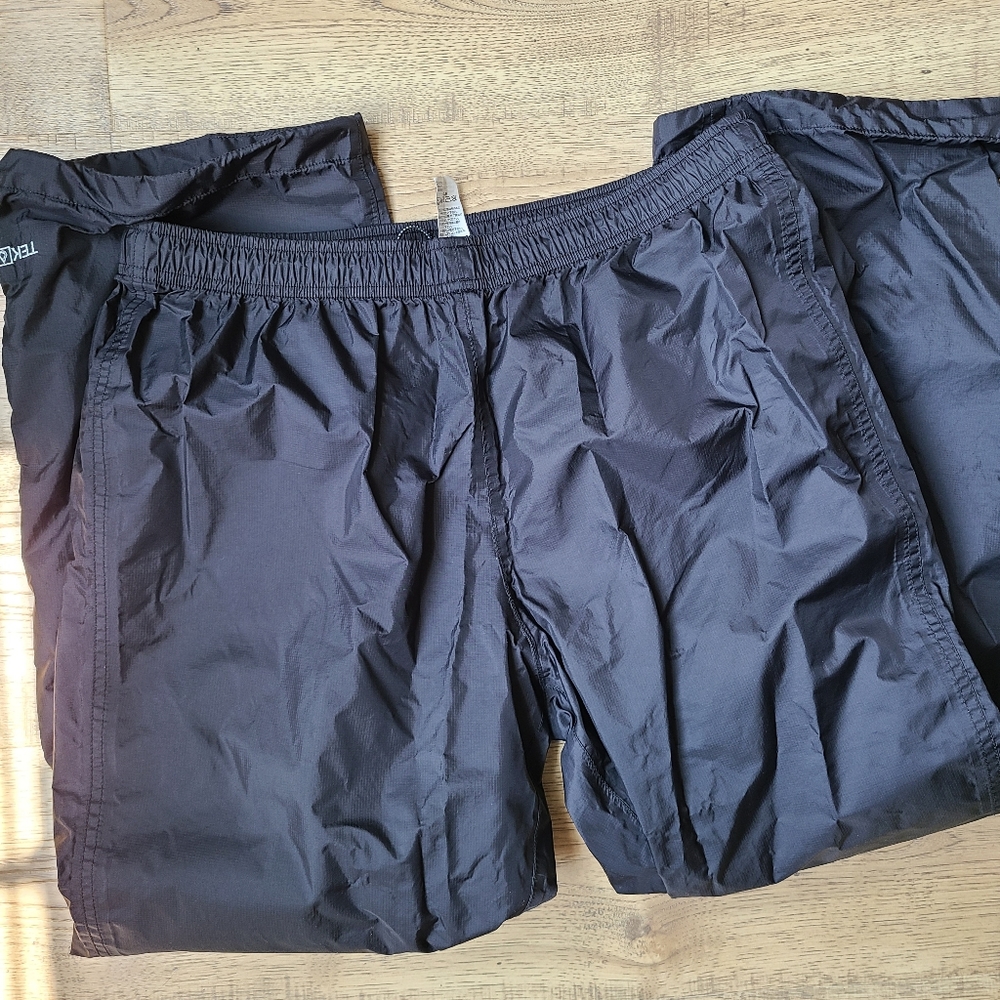 L.L. Bean women's black Tek 100% nylon rain/ hiking pants Size Large Petite